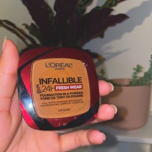 ❤️‍🔥SOLD ❤️‍🔥 Loreal Paris INFALLIBLE Powder Foundation